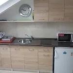 S Kuchyni Pro Tri *