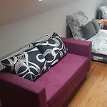 Apartment S Kuchyni Pro Tri
