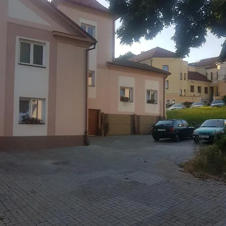 S Kuchynì Pro Tři Apartmán *