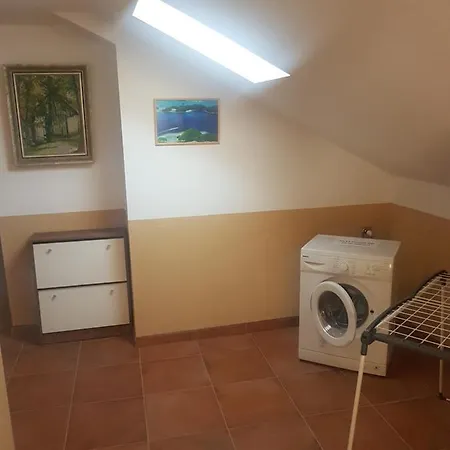S Kuchyni Pro Tri *