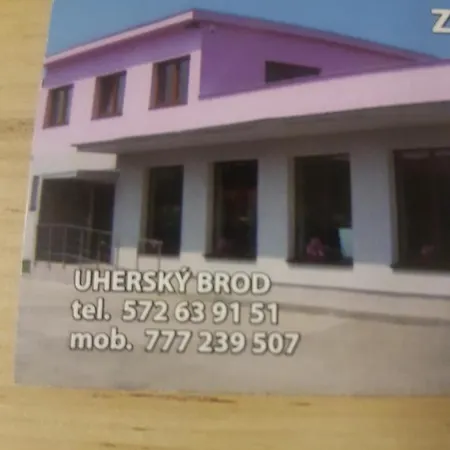 S Kuchynì Pro Tři Apartmán Uherský Brod