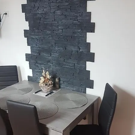 S Kuchyni Pro Tri * Uherský Brod