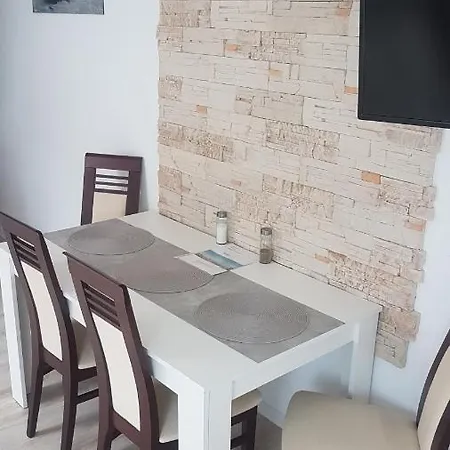 S Kuchyni Pro Tri Угерски-Брод