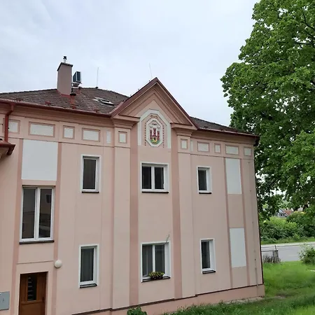 S Kuchyni Pro Tri Apartment *